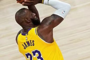 记录终结又怎样？就差一上篮就能延续 老詹看见空位果断助攻~