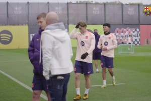 专心联赛！网友恶搞米兰和拉齐奥的两战：足球是圆的！