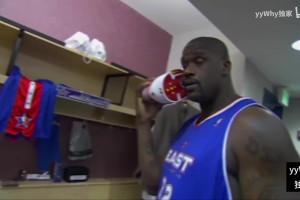 整活！05年全明星：奥尼尔韦德AI成为球鞋电话的第一批使用者！