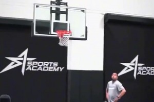 滴滴司机一看就是老球迷了 ！开车和NBA两不误啊