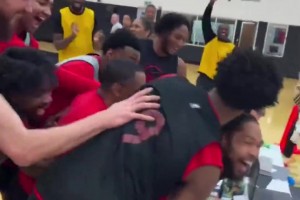 这氛围！猛龙全队庆祝英格拉姆生涯第2次入选全明星🎉